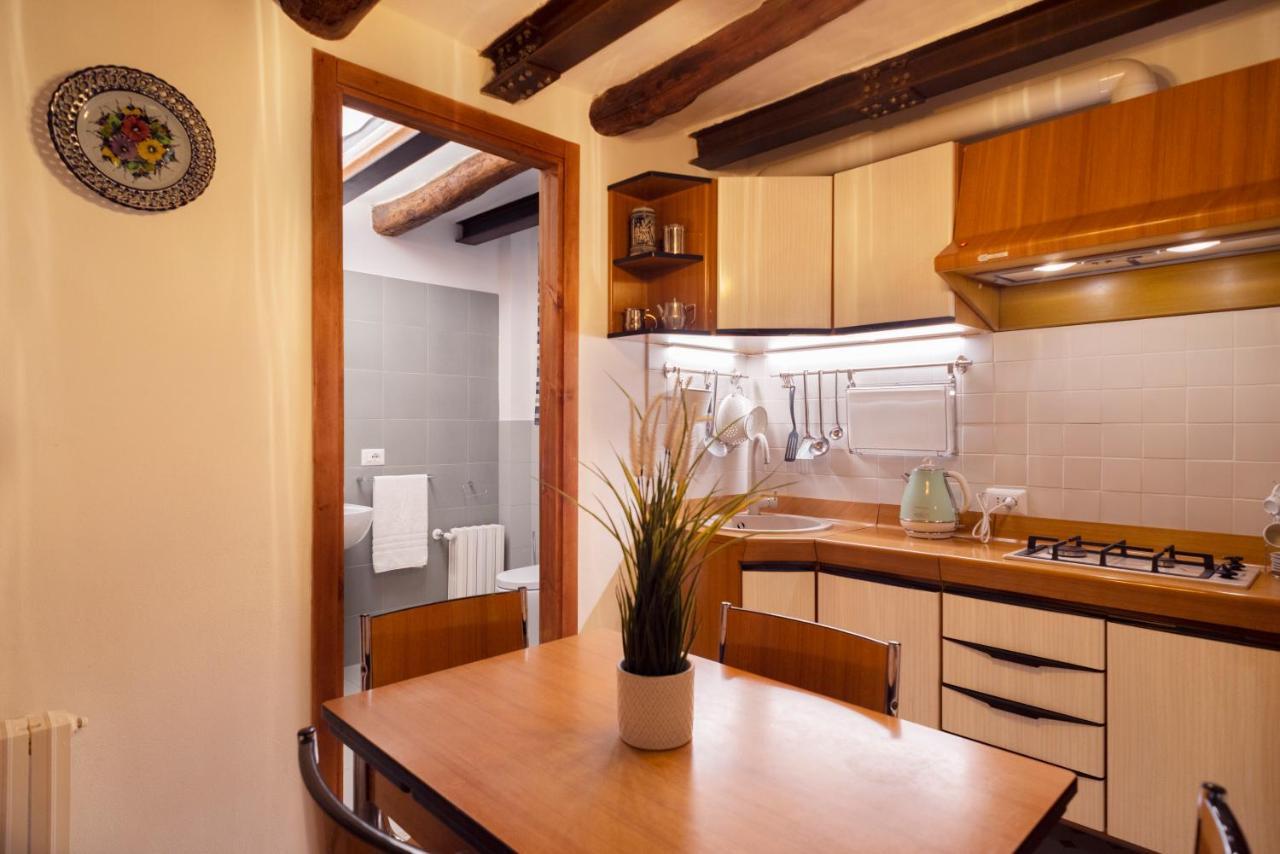 Casa Donna Aiuola Apartment เนเปิลส์ ภายนอก รูปภาพ